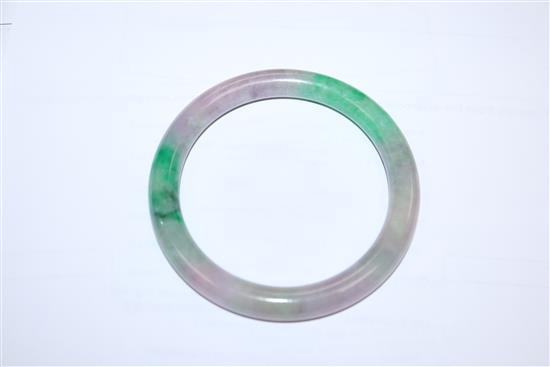 A Chinese jade bangle and two small jade carvings